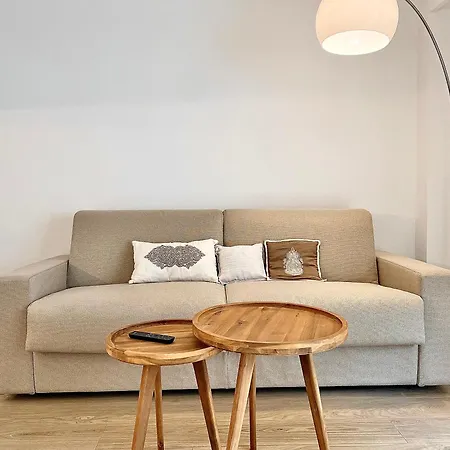 2 - 14j Apartment