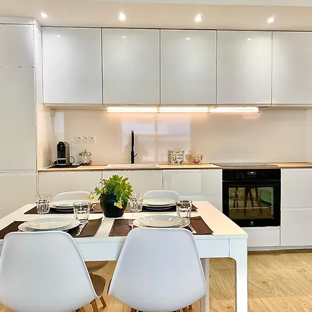 2 - 14j Apartment *